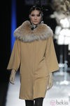 Abrigo beige de la colección otoño/invierno 2013/2014 de Miguel Marinero en Madrid Fashion Week