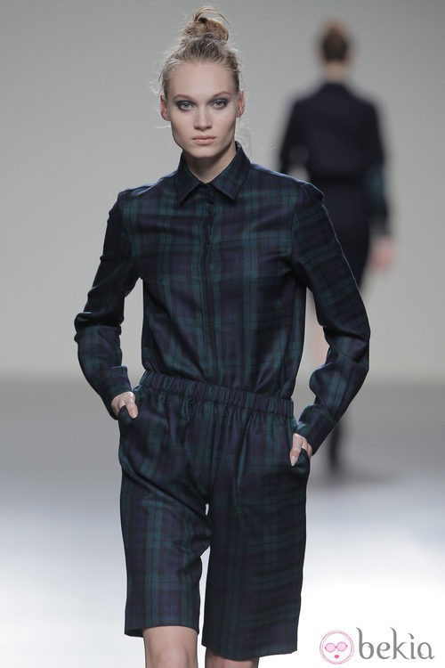 Conjunto tartán de la colección otoño/invierno 2013/2014 de Manémané en Madrid Fashion Week