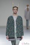 Abrigo estampado de la colección otoño/invierno 2013/2014 de Våldnad en Madrid Fashion Week