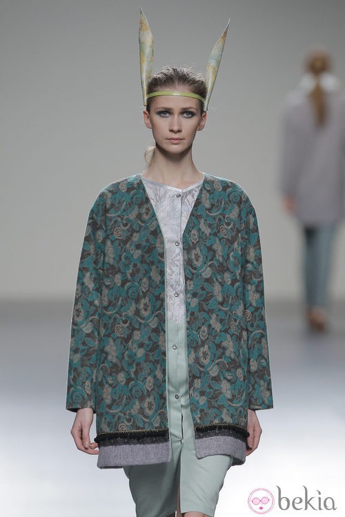 Abrigo estampado de la colección otoño/invierno 2013/2014 de Våldnad en Madrid Fashion Week