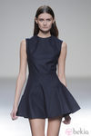 Vestido azul petróleo de la colección otoño/invierno 2013/2014 de Pepa Salazar en Madrid Fashion Week