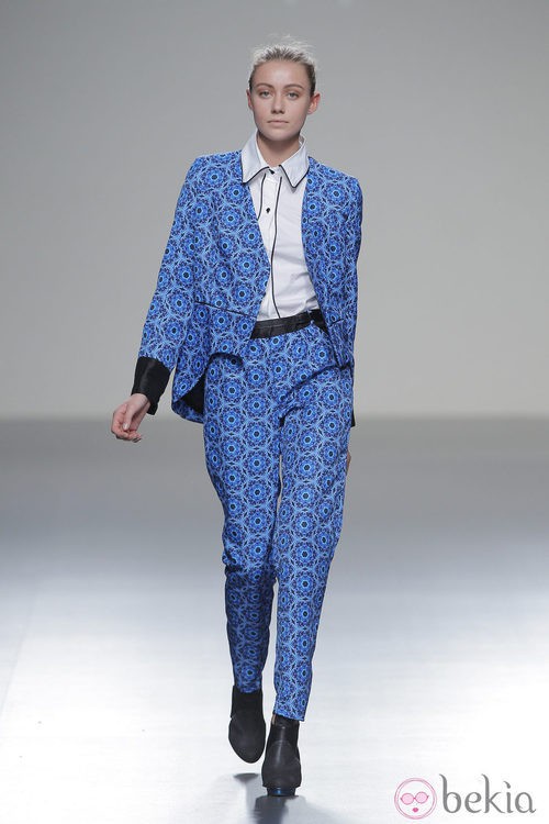Traje de estampados geométricos de la colección otoño/invierno 2013/2014 de POL en Madrid Fashion Week