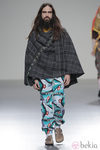 Capa con estampado tartán de la colección otoño/invierno 2013/2014 de Heridadegato en El Ego de Madrid Fashion Week