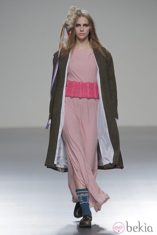 Vestido de rayas finas de la colección otoño/invierno 2013/2014 de Heridadegato en El Ego de Madrid Fashion Week