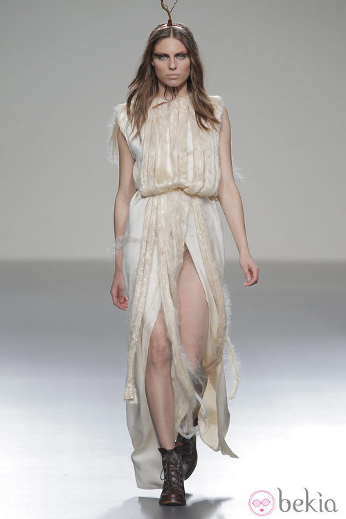 Vestico con flecos de la colección otoño/invierno 2013/2014 de HOWL by Maria Glück en El Ego de Madrid Fashion Week