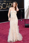 Kristen Stewart con un vestido de tul y relieve de Reem Acra en los Oscar 2013