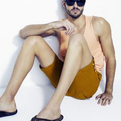Juan Betancourt con chanclas de la colección primavera/verano 2013 de Xti