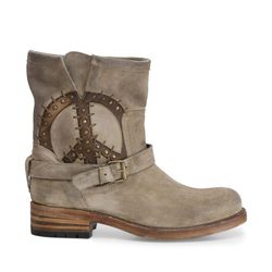 Botín marrón con símbolo de la paz de Sendra Style para la colección primavera/verano 2013
