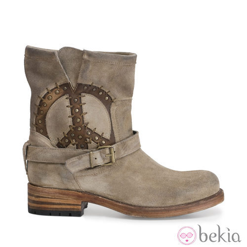Botín marrón con símbolo de la paz de Sendra Style para la colección primavera/verano 2013