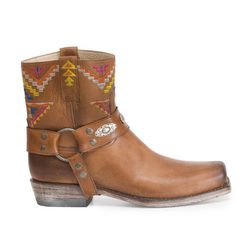 Bota con diseño étnico de Sendra Style para la colección primavera/verano 2013