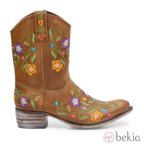 Bota campera con estampado de flores de Sendra Style para la colección primavera/verano 2013