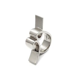 Anillo de la colección primavera/verano 2013 de Lara Bohinc