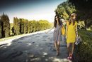 Alba Galocha y Dimphy Jansen con vestidos de la colección primavera/verano 2013 de Indi & Cold