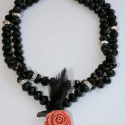 Collar con detalle floral de la segunda colección de joyas de Vanesa Romero