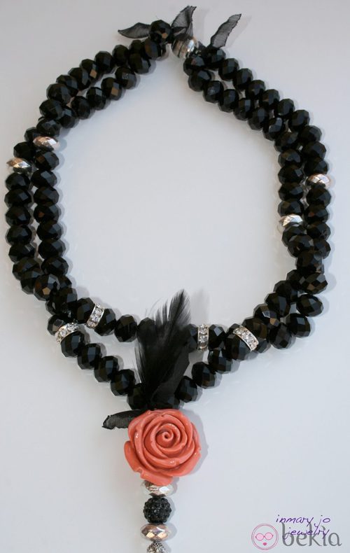 Collar con detalle floral de la segunda colección de joyas de Vanesa Romero