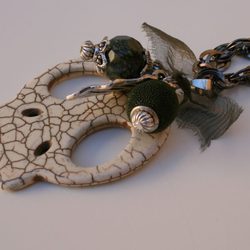 Colgante con detalle de calavera de la segunda colección de joyas de Vanesa Romero