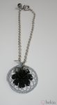 Colgante con detalle de ganchillo de la segunda colección de joyas de Vanesa Romero