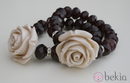 Pulsera negra con detalle floral de la segunda colección de joyas de Vanesa Romero