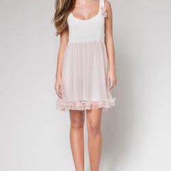 Vestido blanco y rosa palo de la colección primavera/verano 2013 de 'OUI by Poète'