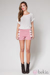 Short rosa con camiseta blanca de la colección primavera/verano 2013 de 'OUI by Poète'