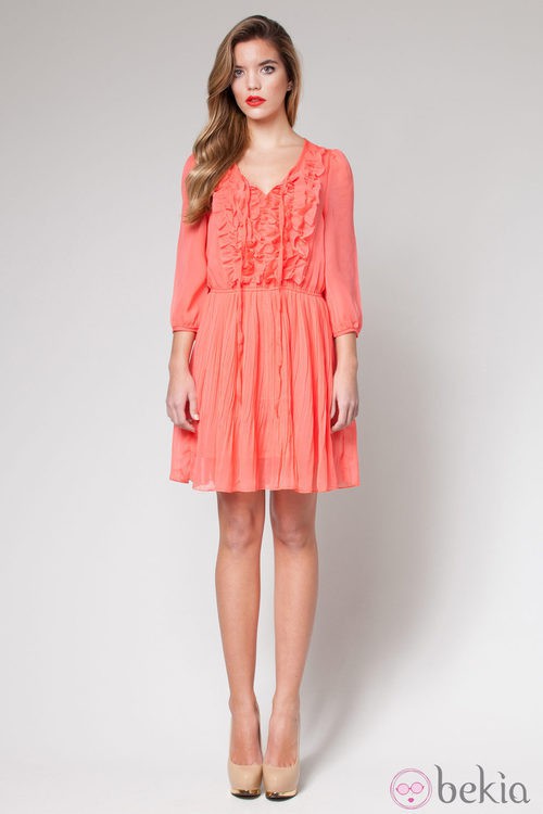 Vestido plisado color coral de la colección primavera/verano 2013 de 'OUI by Poète'