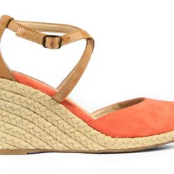 Sandalia con cuña de Mustang para la colección primavera/verano 2013