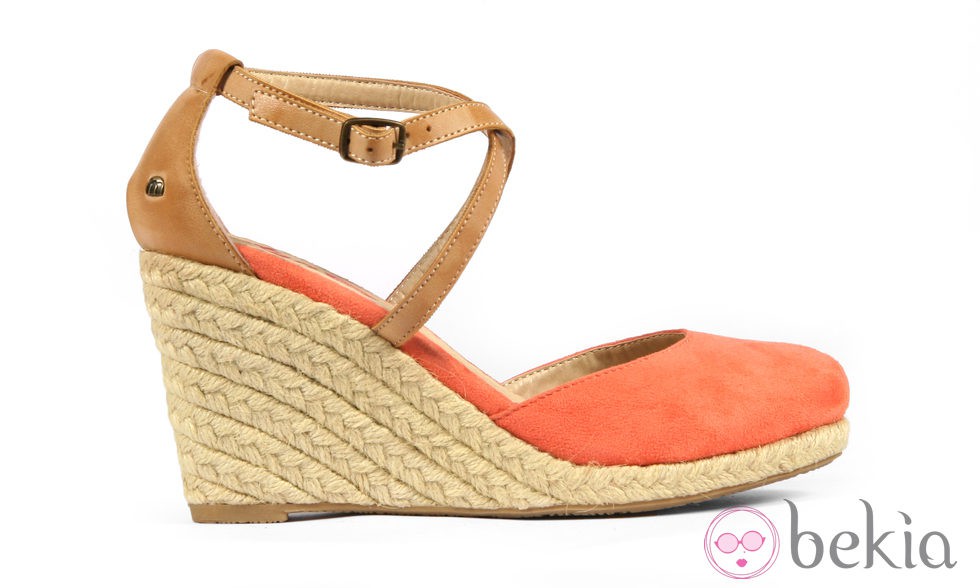 Sandalia con cuña de Mustang para la colección primavera/verano 2013