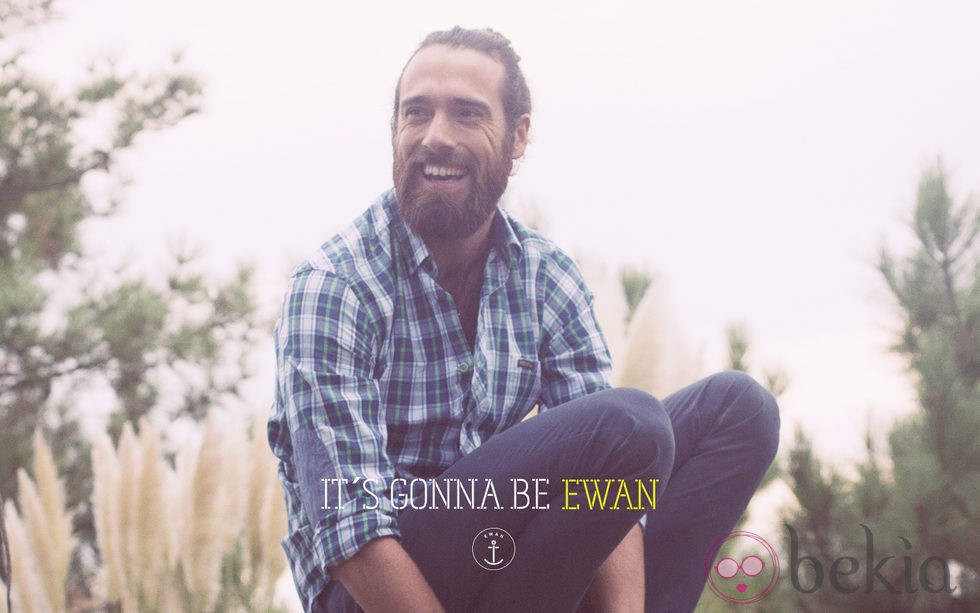 Christian Göran con camisa de cuadros de la colección masculina para primavera/verano 2013 de Ewan