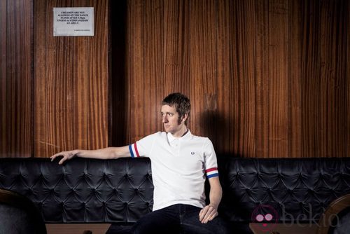 Bradley Wiggins con polo blanco de la colección primavera/verano 2013 de Fred Perry