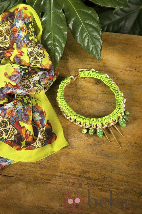Pañuelo y collar de la colección primavera/verano 2013 de Maya Hansen para Fosco