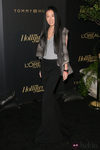 Vera Wang con falda larga negra