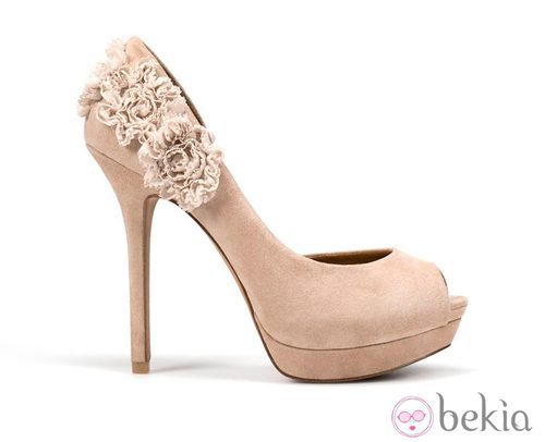 Zapatos de tacón nude de Zara
