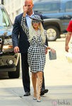 Lady Gaga con traje de Salvatore Ferragamo