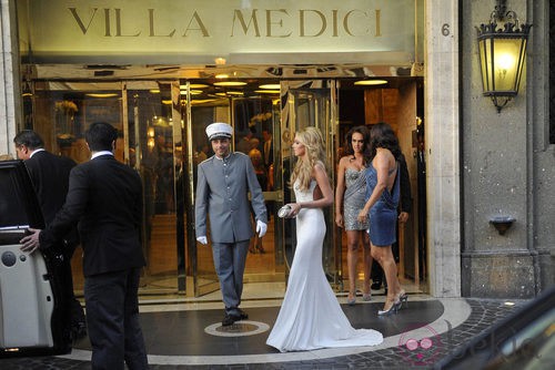 Petra Ecclestone con traje blanco de Ralph & Russo