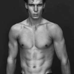Rafa Nadal luce torso desnudo para Armani a principios de 2011