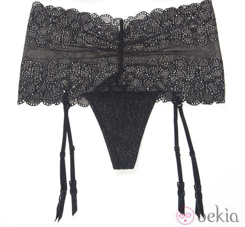 Tanga con liguero y encaje de DKNY Intimates