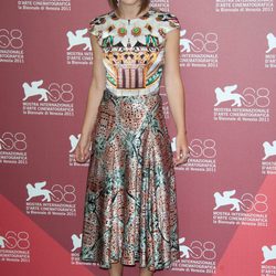 Keira Knightley de Mary Katrantzou en el Festival de Venecia