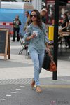 Pippa Middleton con vaqueros y camisa azul