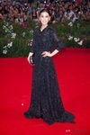 Shengyi Huang, de Salvatore Ferragamo, en la première de 'Contagio' en Venecia