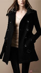 Abrigo negro con doble botonadura de Burberry
