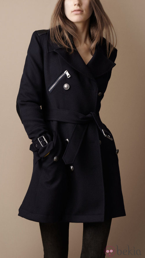Abrigo con detalles en cuero de Burberry