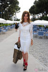 Carine Roitfeld con vestido blanco de encaje