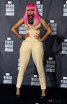 Nicki Minaj con peluca rosa