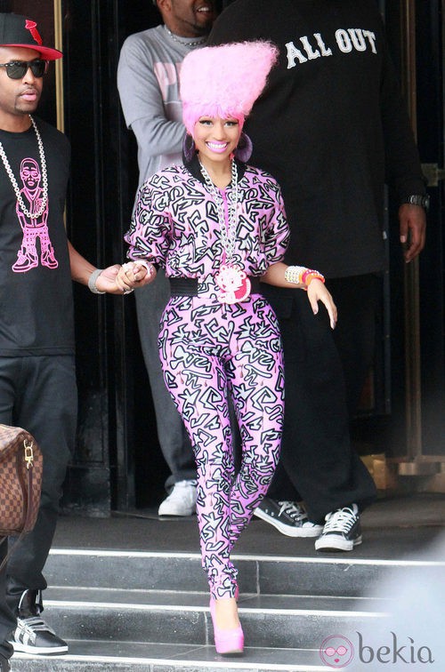 Nicki Minaj, embutida y ridícula de rosa