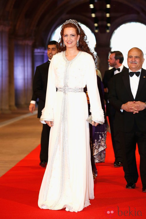 La Princesa Lala Salma de Marruecos con un caftán de ceremonia en la cena previa a la abidcación de la Reina Beatriz de Holanda