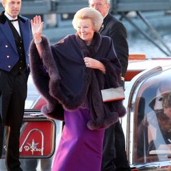 La princesa Beatriz de Holanda con un vestido morado en la cena de gala por la coronación de los Reyes de Holanda