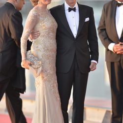 La princesa Matilde de Bélgica con un vestido con pedrería en la cena de gala por la coronación de los Reyes de Holanda