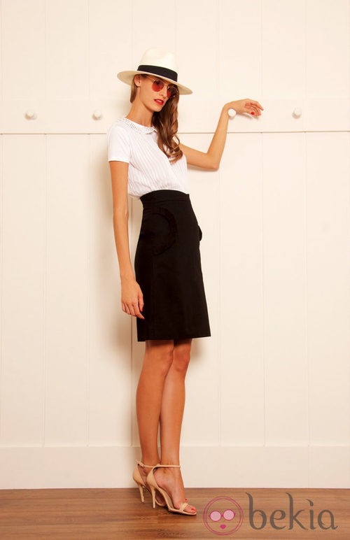 Falda negra con camisa blanca de la colección primavera/verano 2013 de Dolores Promesas