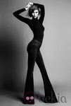 Karlie Kloss posando con la colección de vaqueros que ha diseñado para Frame Denim