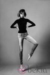Karlie Kloss diseña y posa con la nueva colección de vaqueros para Frame Denim